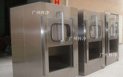 傳遞窗廣泛應用于微細科技、生物實驗室、制藥廠、醫院、食品加工業、LCD、電子廠等等一切需要空氣凈化的場所。