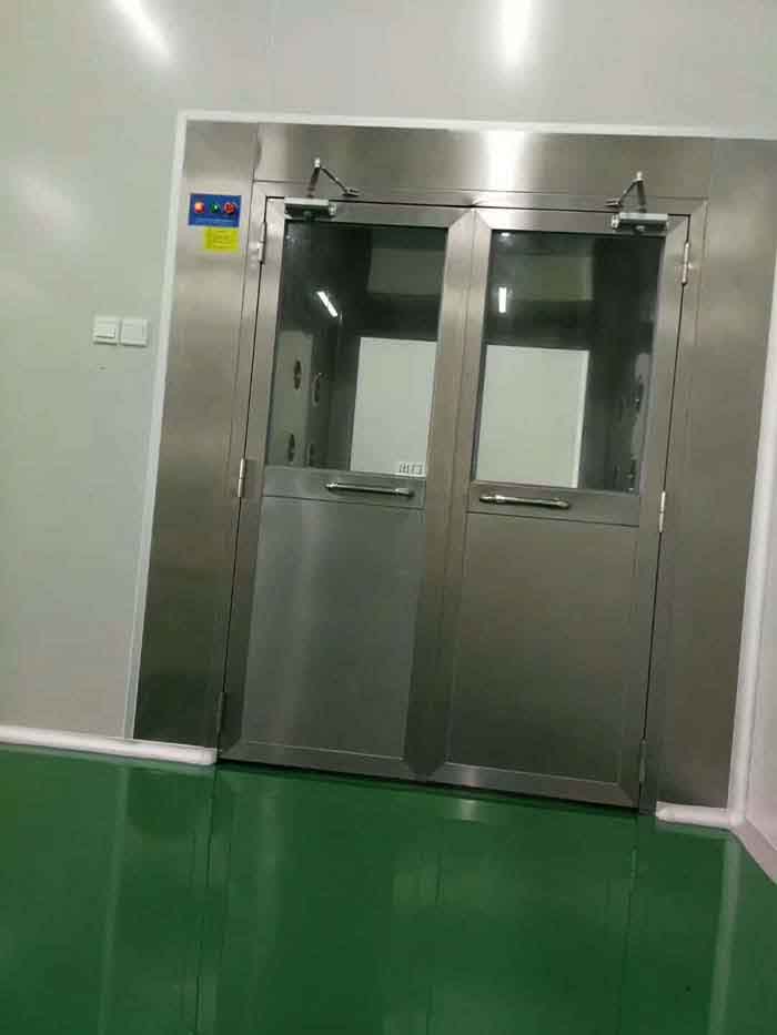 凈化車間風(fēng)淋室安裝現(xiàn)場實拍圖 凈化車間風(fēng)淋室安裝現(xiàn)場實拍圖