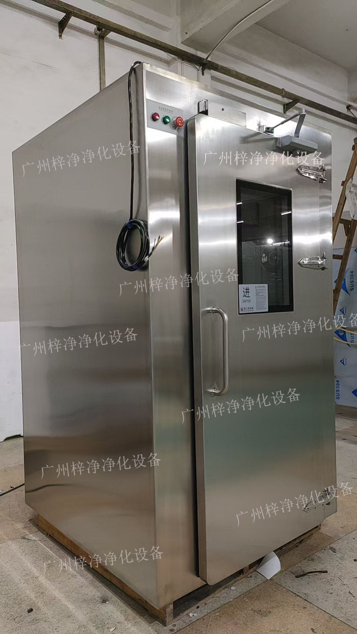 高端滿焊接風淋室產品外觀