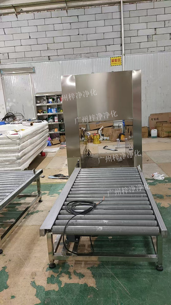 自動門層流傳遞窗可配合輸送線兩端設有自動門，實現物品的自動進出，減少人工操作。