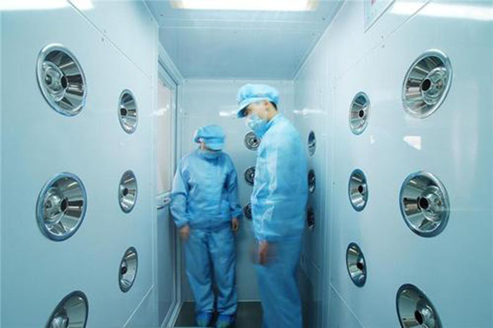 啟動風淋室按下啟動按鈕，風淋室開始工作，風機啟動，過濾器開始過濾空氣。